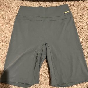 Gymshark x Whitney Simmons v3 - biker short - eucalyptus